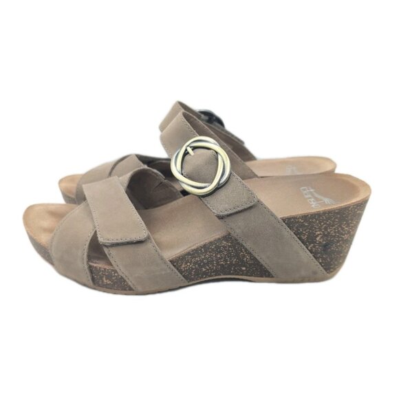 Dansko Susie Women’s 39 US 8.5-9 Beige Milled Nubuck Leather Cork Wedge Sandals - Picture 1 of 13